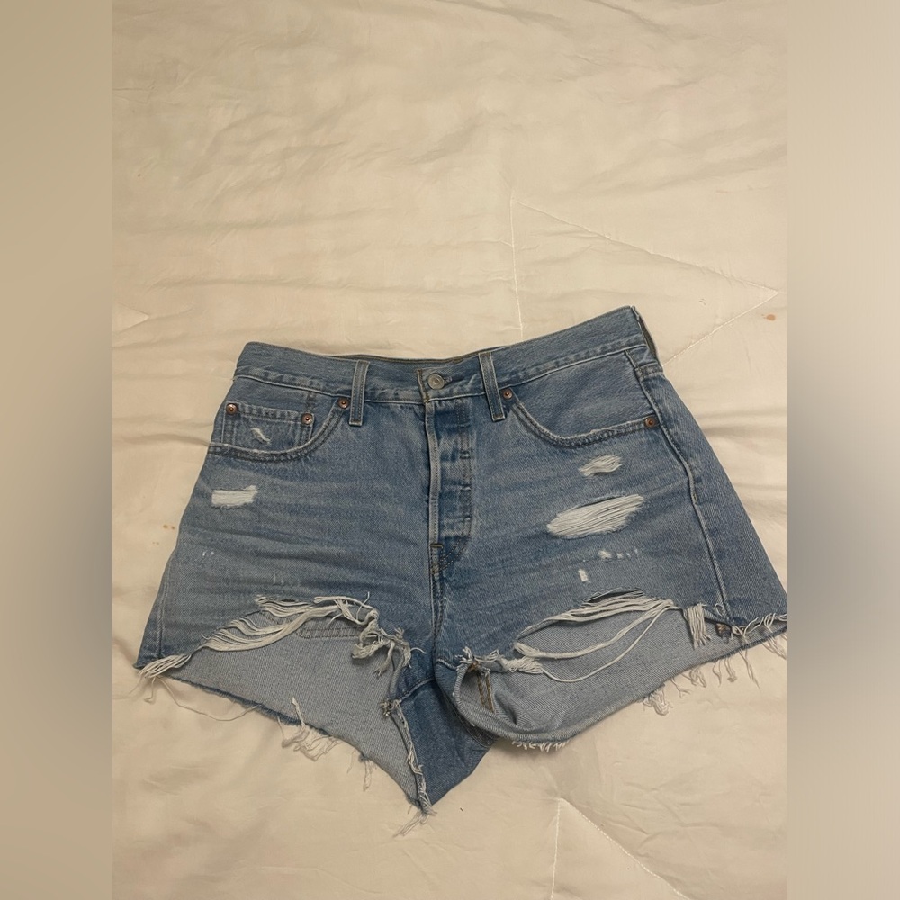 Levi's 501 denim jean shorts, size 28
waist: 16"